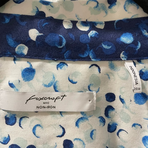 Foxcroft women’s shirt with contrasting cuffs. - Picture 3 of 4